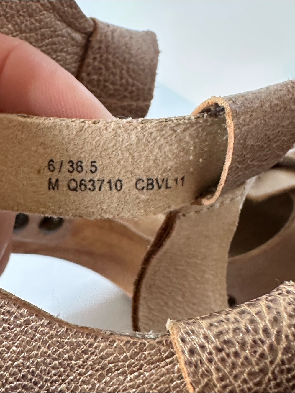 Korks by Kork-Ease Gold Flower Platform Heels Sandals size 6 - Picture 9 of 9